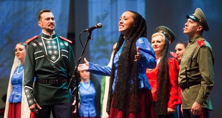 Лесбиянка қызметші мен қожайын Жалаңаш азиялық спортшылар